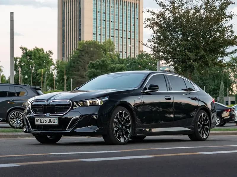 BMW i5 EDRIVE