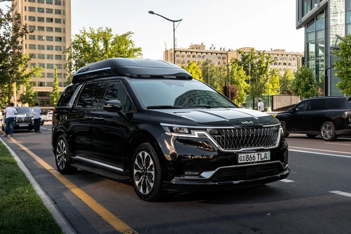 KIA CARNIVAL